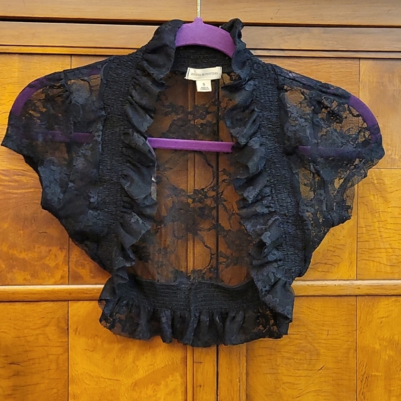 Zenana Outfitters Other - Zenana Outfitters Lace Snag/bolero Size S